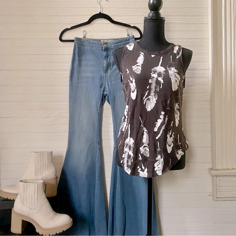Chaser | Vintage Black and White Feathers Tank